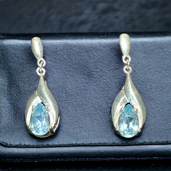 Sterling Silver Blue Topaz/Aquamarine Colored Crystal Gemstone Post Earrings - Picture 6 of 6